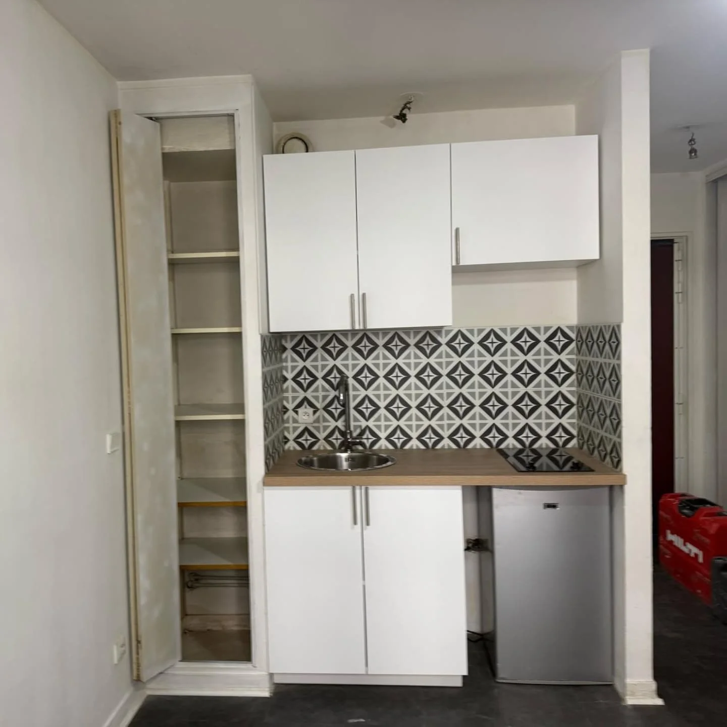 Cuisine - Pose d réalisé par L'Empreinte du Bâtiment