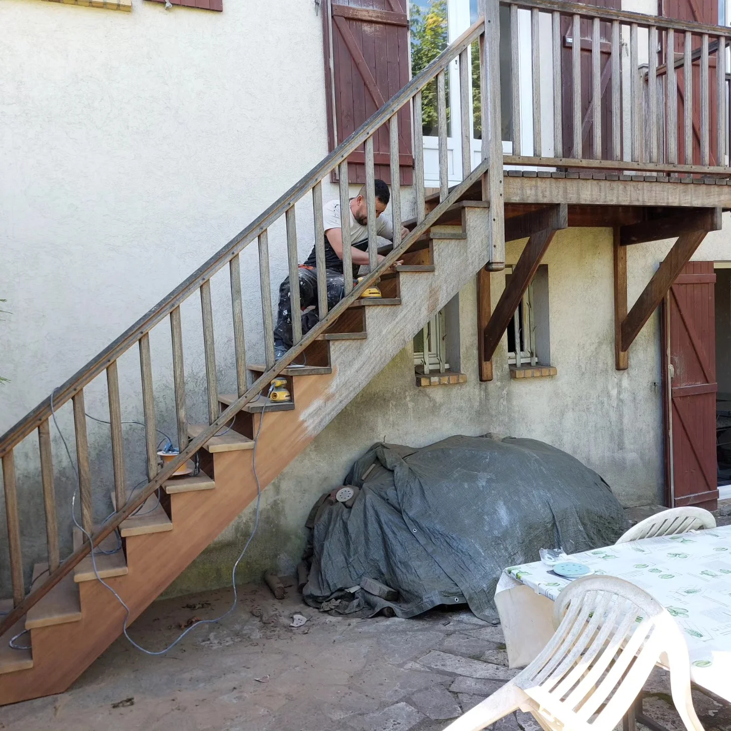 Escalier - Rénovation en cours d réalisé par L'Empreinte du Bâtiment