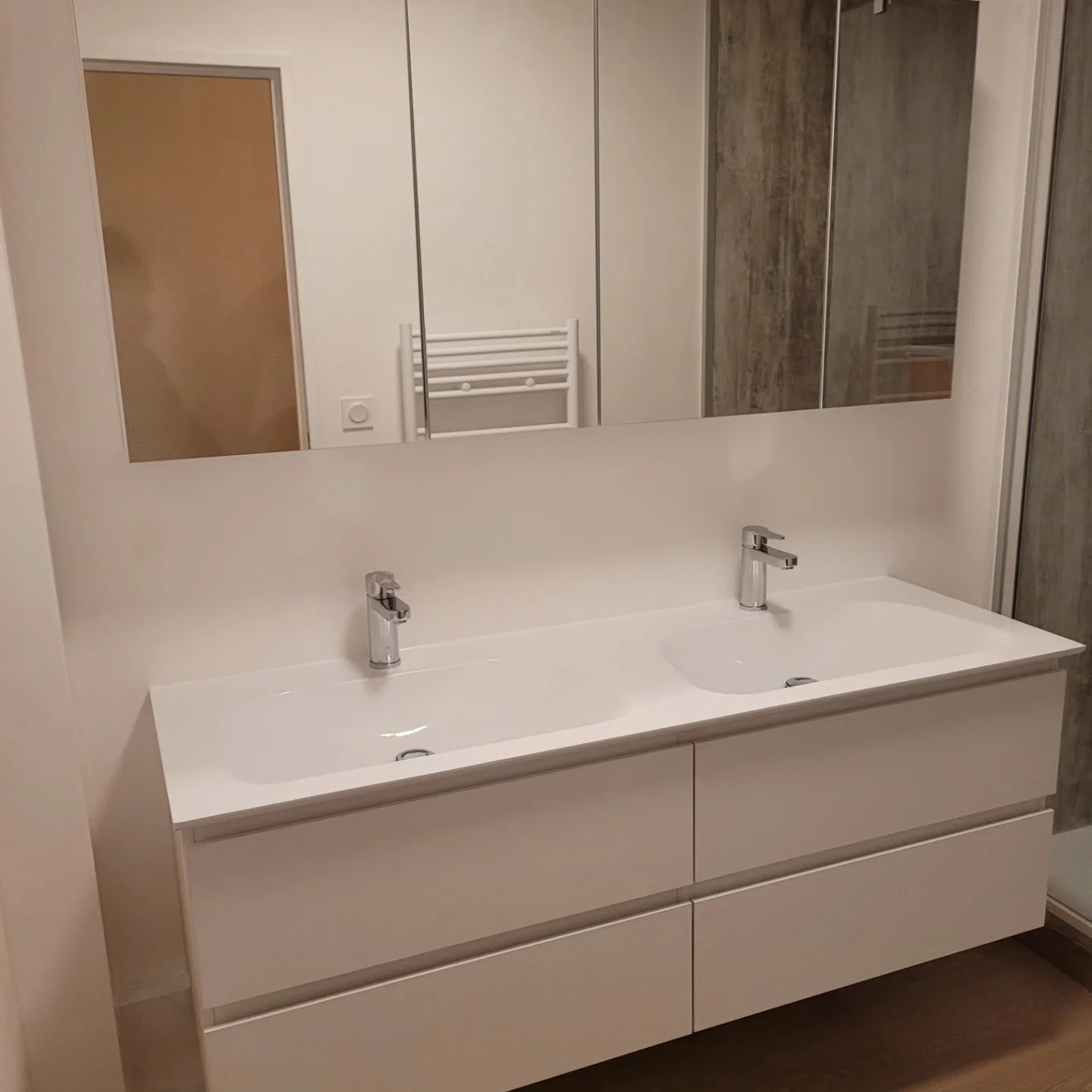 Sanitaires - Rénovation Salle de bain réalisé par L'Empreinte du Bâtiment