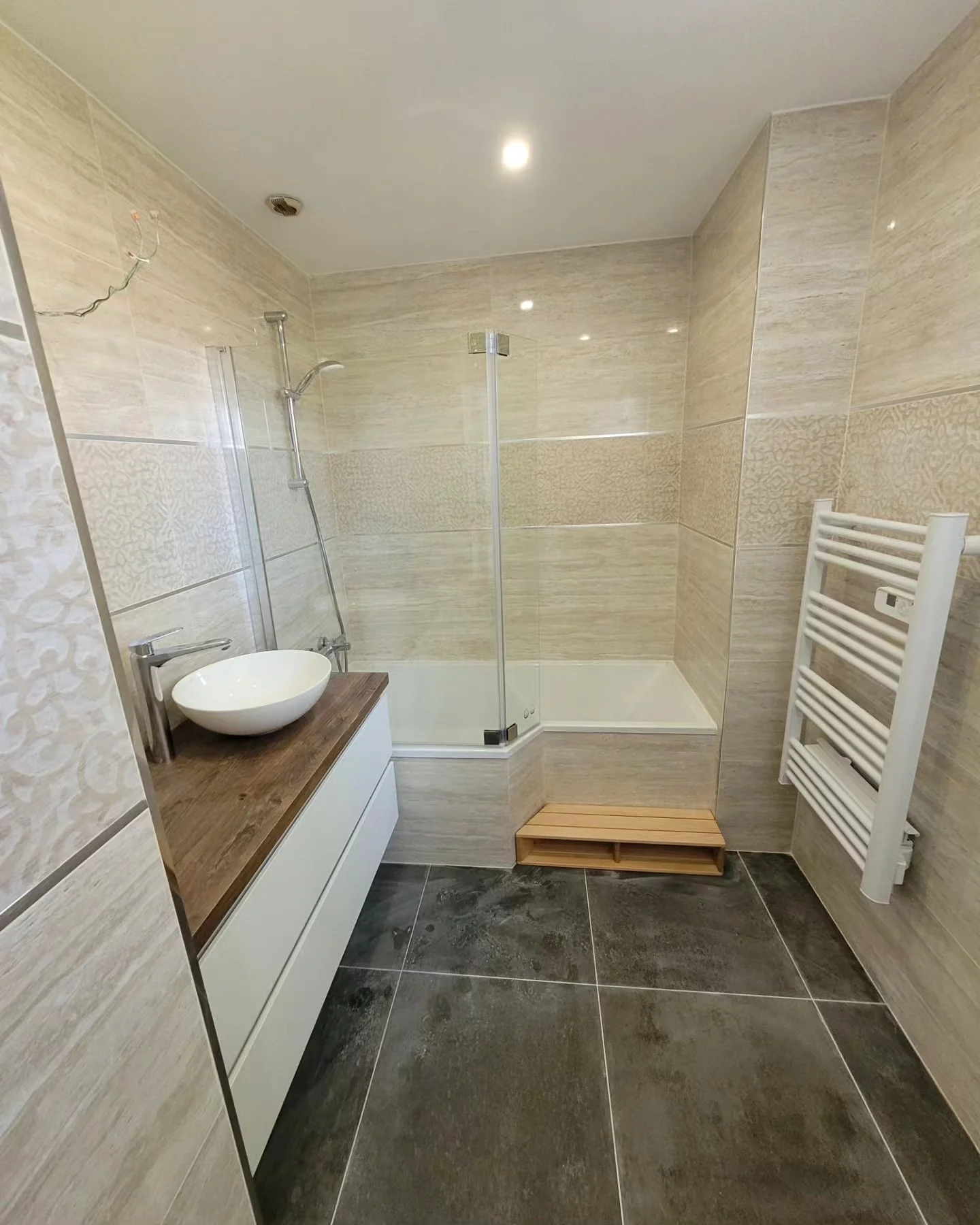 Sanitaires - Rénovation Salle de bain réalisé par L'Empreinte du Bâtiment