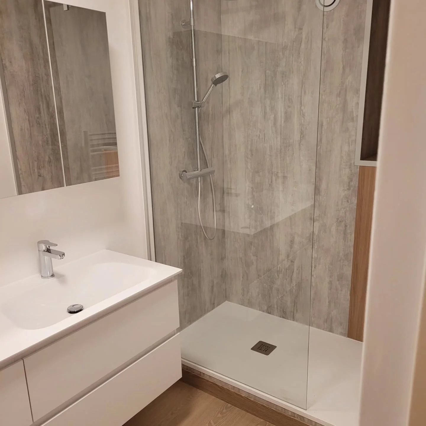 Sanitaires - Rénovation Salle de bain réalisé par L'Empreinte du Bâtiment