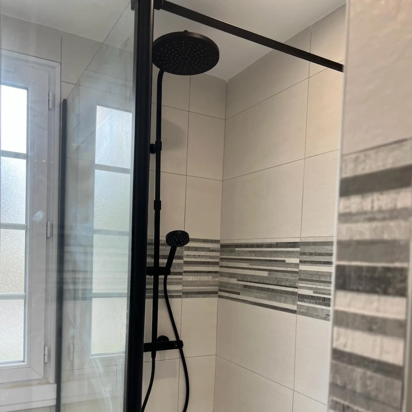 Sanitaires - Rénovation Salle de bain réalisé par L'Empreinte du Bâtiment
