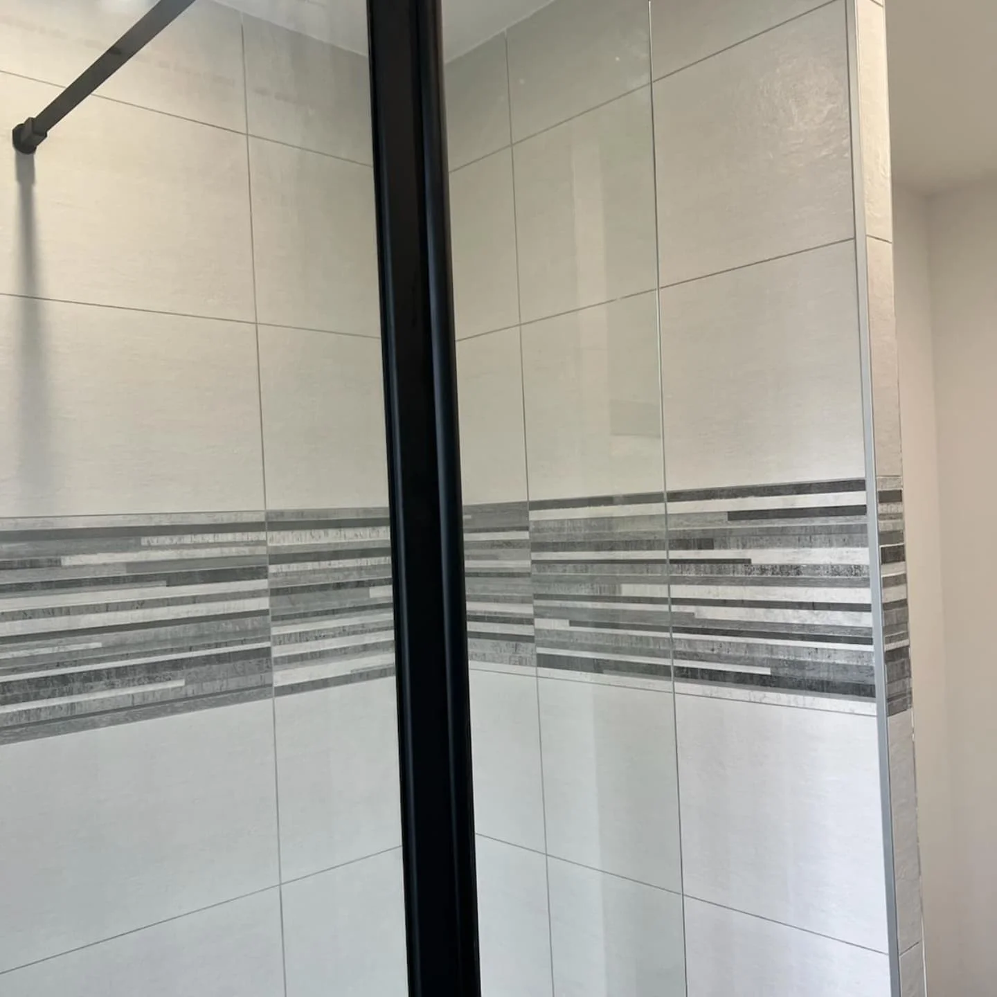 Sanitaires - Rénovation Salle de bain réalisé par L'Empreinte du Bâtiment