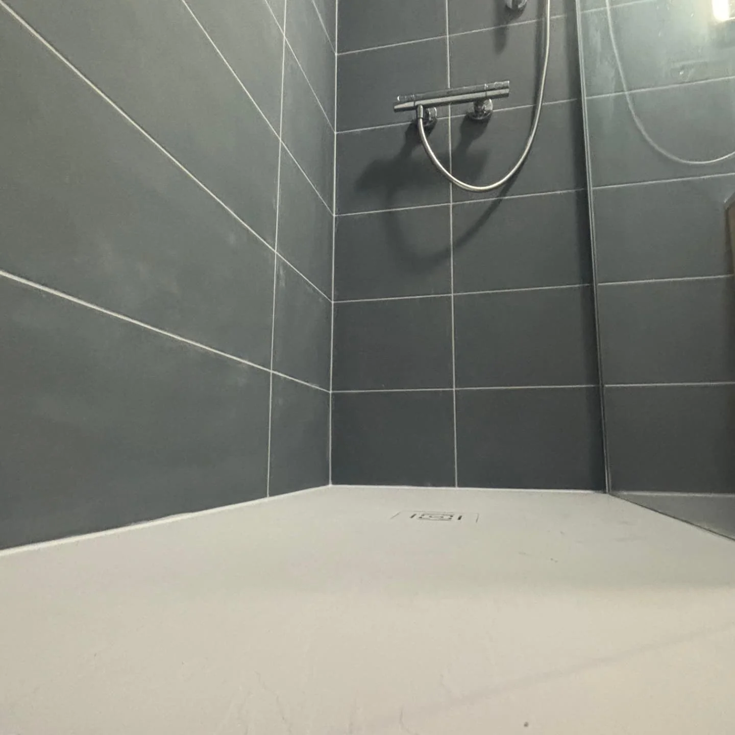 Sanitaires - Rénovation WC et salle de bain réalisé par L'Empreinte du Bâtiment