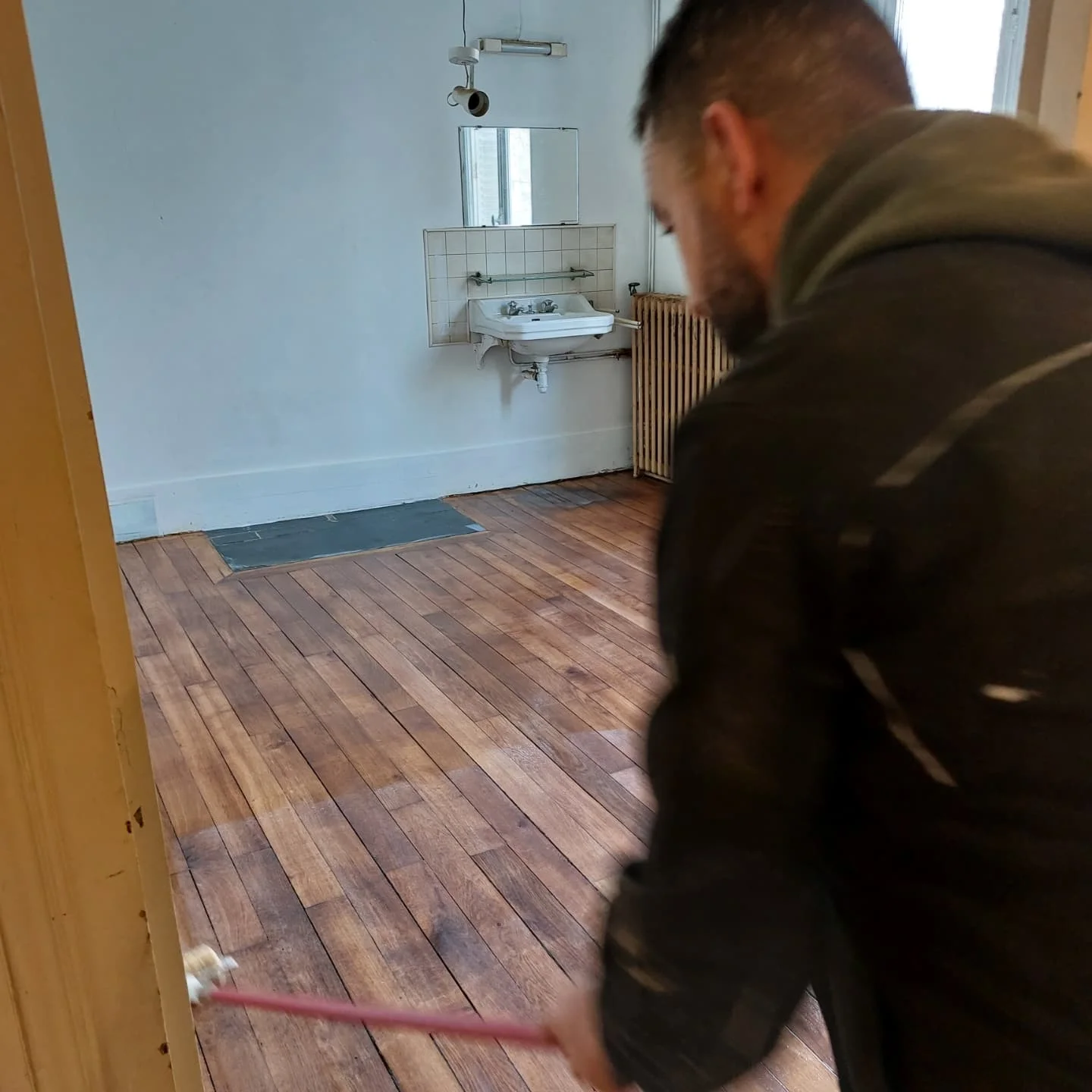 Sols - Ponçage rénovation et vitrification parquet réalisé par L'Empreinte du Bâtiment