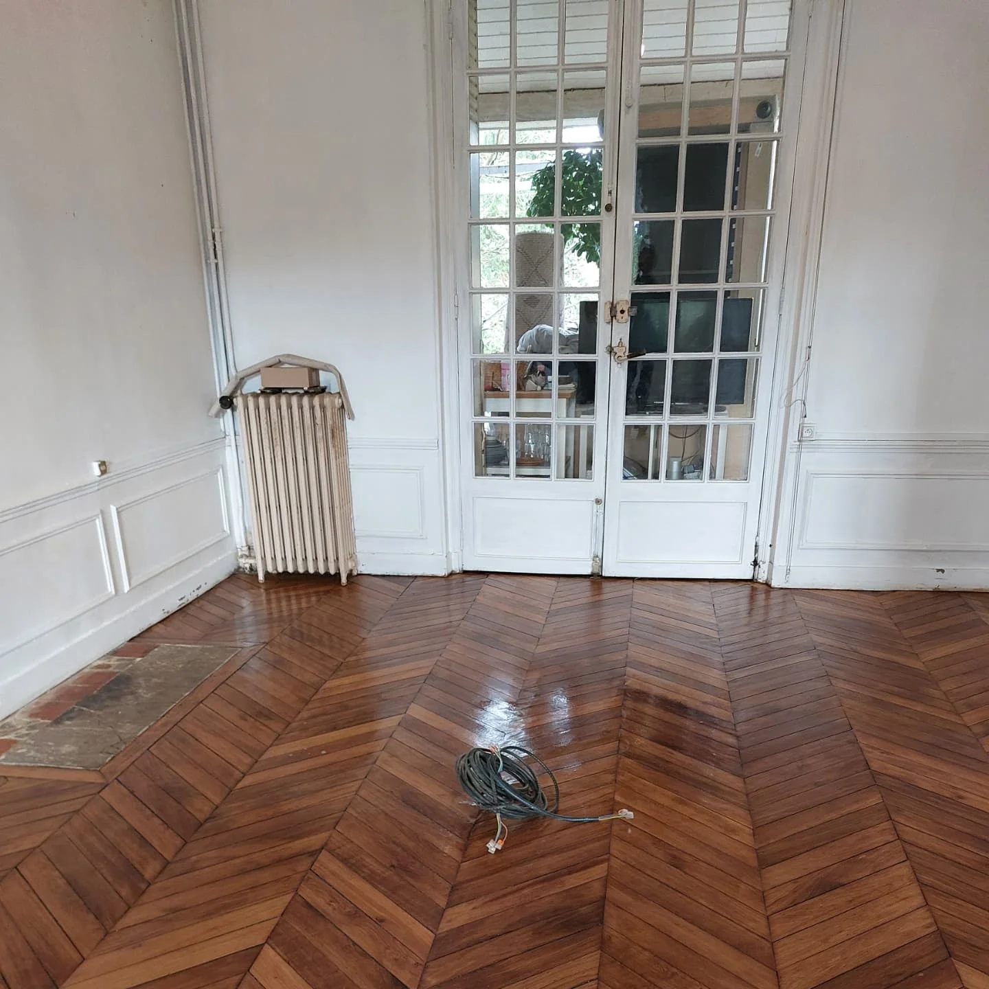 Sols - Ponçage rénovation et vitrification parquet réalisé par L'Empreinte du Bâtiment