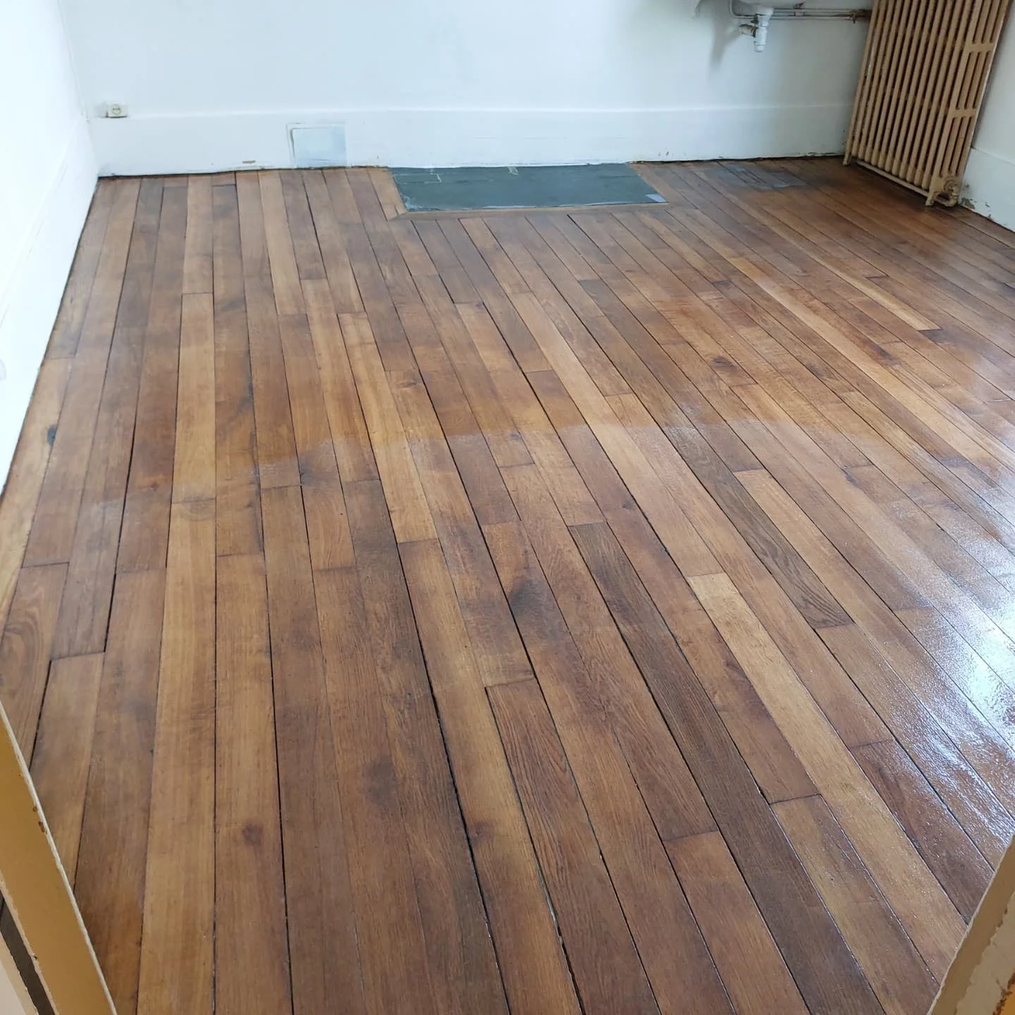 Sols - Ponçage rénovation et vitrification parquet réalisé par L'Empreinte du Bâtiment