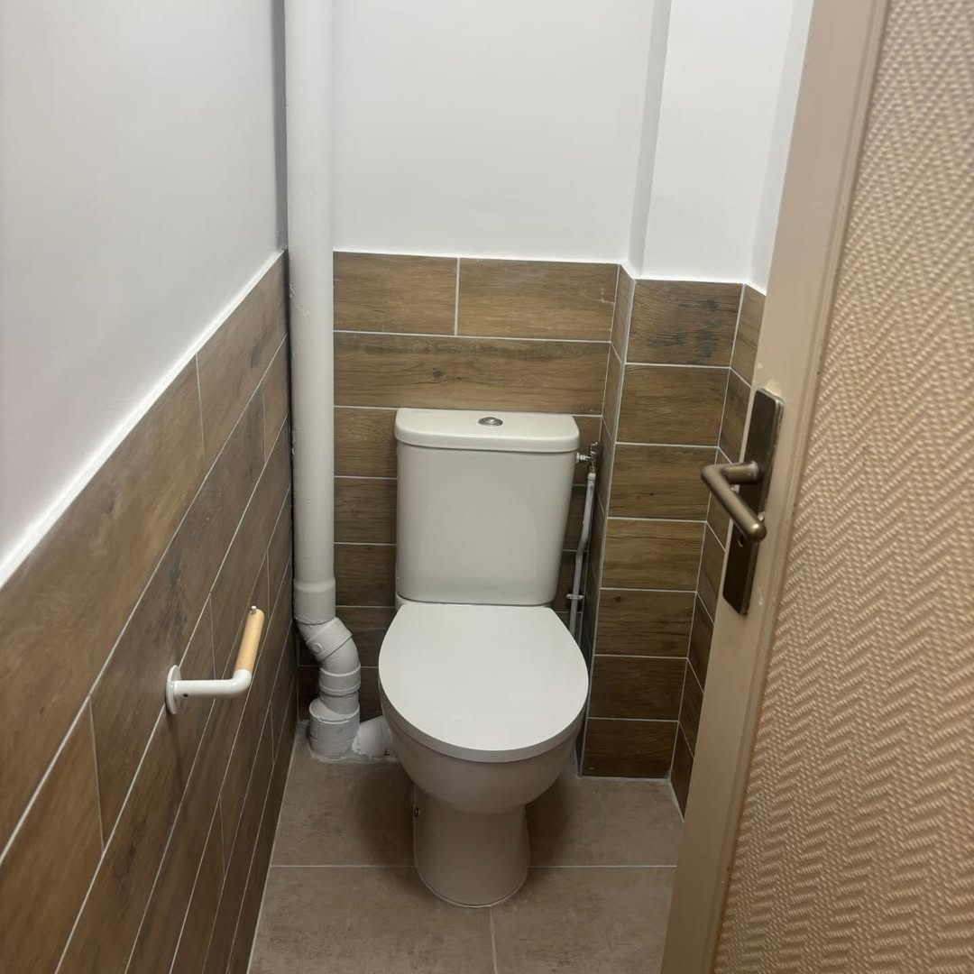 Pose de carrelage au sol et rénovation des sols pour sanitaires et pièces d'eau